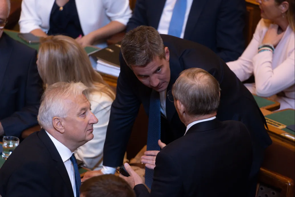 Bojkottálta a Fidesz a Samsung ügyében kezdeményezett bizottsági meghallgatást