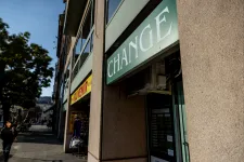 Elérte a 390-es szintet a forint az euróval szemben