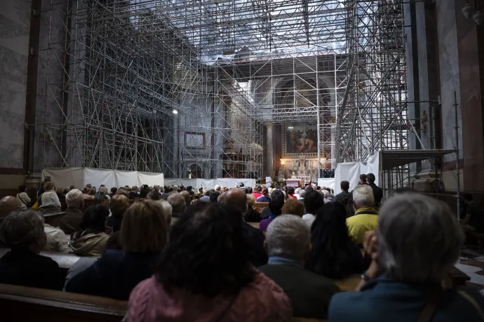 A bazilika felállványozott templomtere 2025. június 9-én – Fotó: Bodnár Boglárka / MTI
