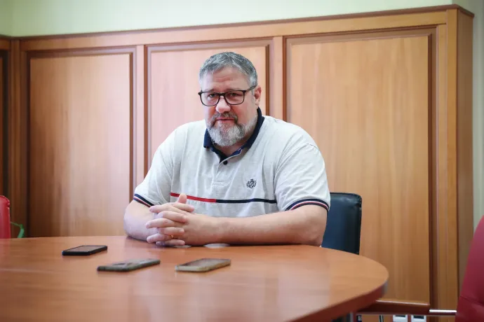 A költségvetési csalással vádolt exfideszes Simonka György is elindul a választáson