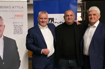 Marosvásárhelyi fiatalokat vittek Szolnokra, hogy a Fidesznek kopogtassanak