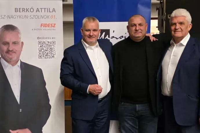 Marosvásárhelyi fiatalokat vittek Szolnokra, hogy a Fidesznek kopogtassanak