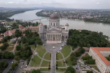 Fontolgatták, de mégsem teszik fizetőssé a 18 milliárdból felújított esztergomi bazilikát