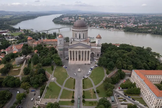 Fontolgatták, de mégsem teszik fizetőssé a 18 milliárdból felújított esztergomi bazilikát