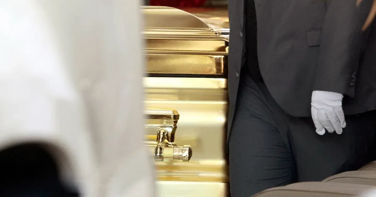 Aranykoporsóban temették el El Menchót, a február végén likvidált mexikói drogbárót