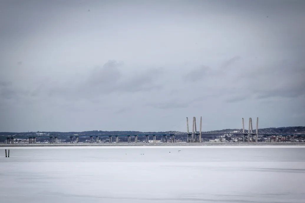 Kényszerleszállást hajtott végre a Hudson-folyó jeges vizén egy kisrepülőgép pilótája