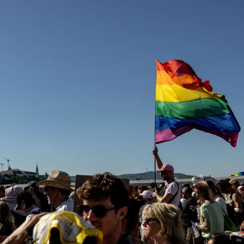 Több mint egymillióan aláírták a petíciót, ami a melegellenes konverziós terápiák betiltását kéri Kép