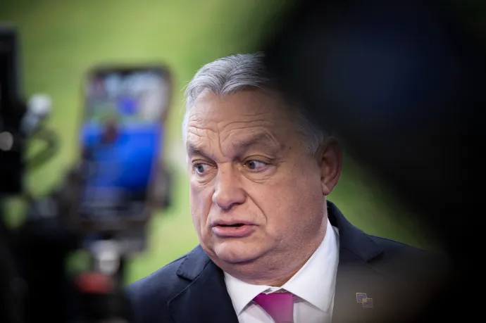 Kompország középen megfeneklett