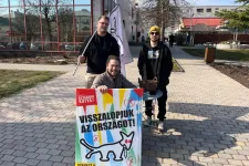 A Kutyapárt pártigazgatója szerint jobban gyűlnek az aláírásaik, mint 2022-ben