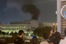 Drón csapódott be az amerikai konzulátus közelében Dubajban, Izrael közben katonai célpontokat támad Teheránban