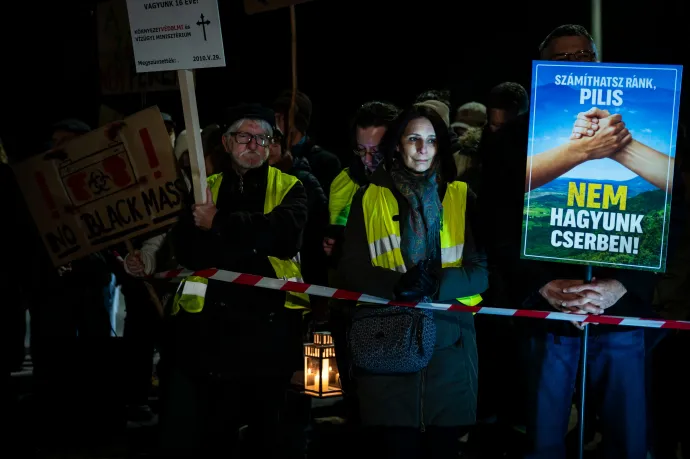 Rendőrt hívott Pilisjászfalu polgármestere a faluba tervezett akkuhulladékos üzem ellen tiltakozókra