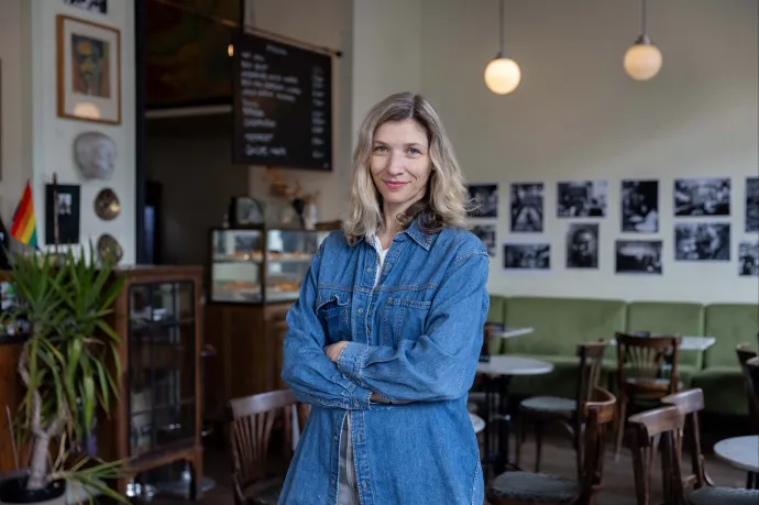 Felhúz, de perverz módon érdekel A Dal című műsor, ezért írtam bele a regénybe