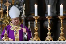 A Partizánnak adott interjúja után kezdeményezte Bese Gergő laicizálását Bábel Balázs érsek