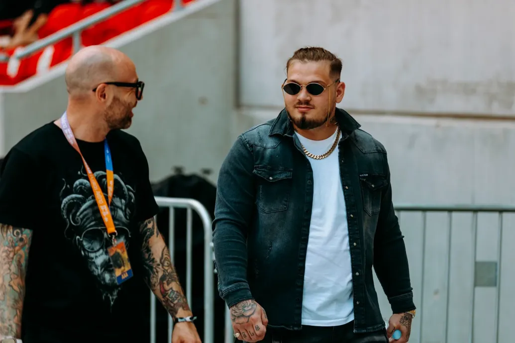 Desh csak röhögni tud azon, hogy Orbán a zenéjét használja