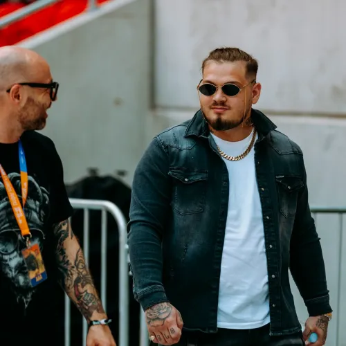 Desh csak röhögni tud azon, hogy Orbán a zenéjét használja