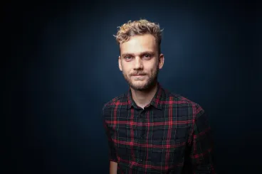 Kollégánk, Weiler Vilmos kapta a MÚOSZ februári sajtódíját a gödi Samsung-gyárról szóló tényfeltáró cikkével