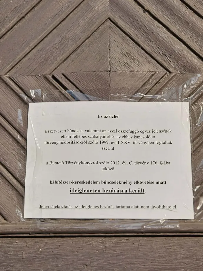 Értesítést a Turbina bejáratán – Fotó: Olvasói fotó / Telex