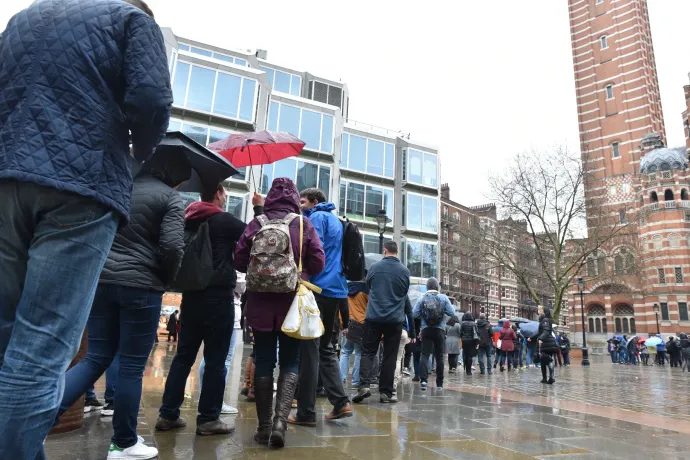 Rekordszámú szavazó várható a külképviseleteken, és ennek a Tisza örülhet