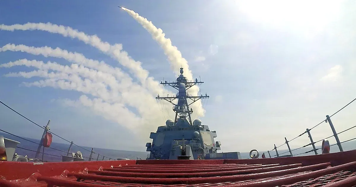 „A számokon múlik minden” – sok ezer rakétát ellőttek egymásra, és minden korábbinál több országnak kell egyszerre elfogókhoz nyúlni