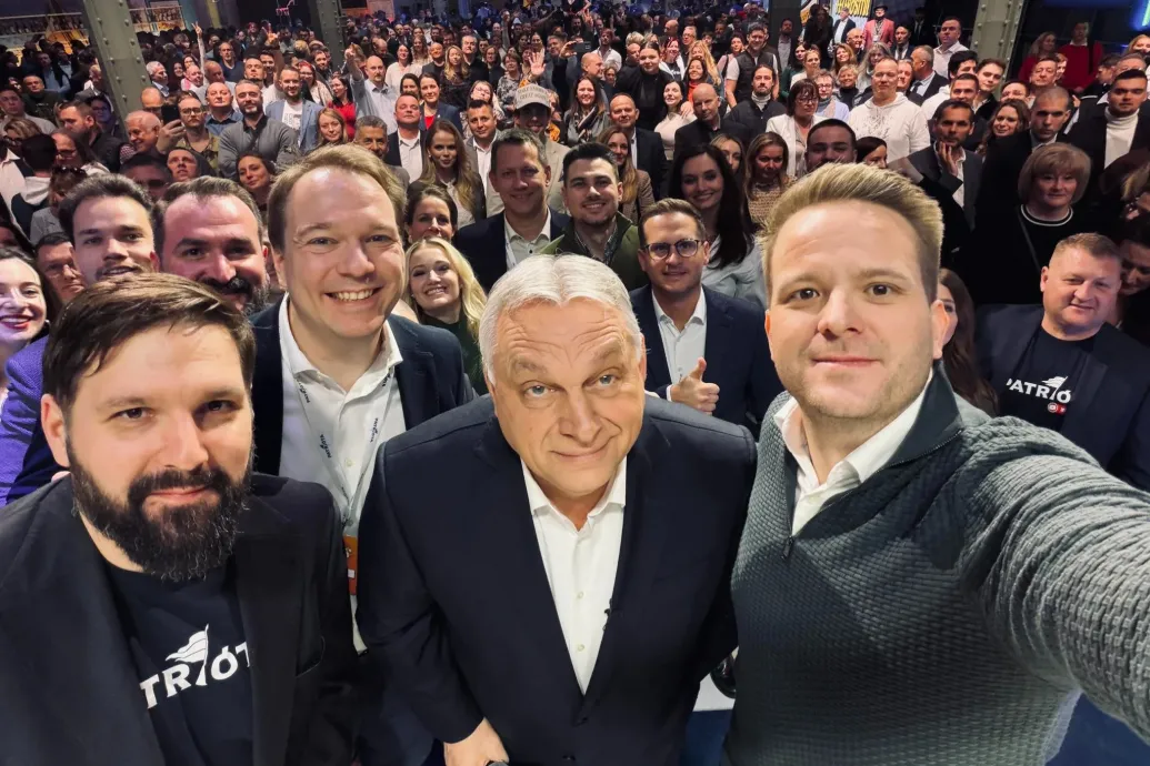 Magyar Péter közönségét lassan a Holdról, Orbánét meg pár centiről vizsgálják a drónokkal felszerelt kormánypárti megmondóemberek