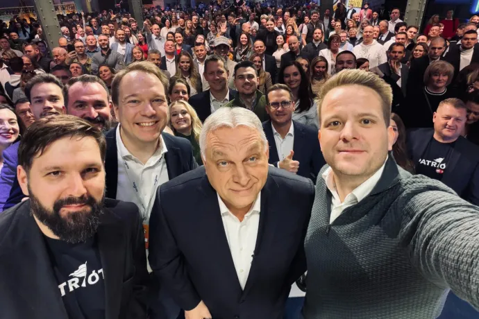 Magyar Péter közönségét lassan a Holdról, Orbánét meg pár centiről vizsgálják a drónokkal felszerelt kormánypárti megmondóemberek