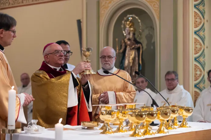 „Uszítani, lejáratni az ellenfelünket a médiában súlyos bűn” – üzente a püspök, aki sorozatot indított a békéről