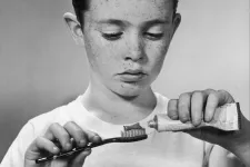 Festőktől lopta az ötletet a fogkrémes tubust hódító útjára indító apa-fiú fogorvospáros