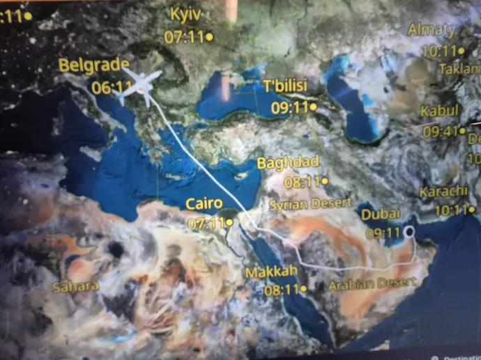 A hazafelé út Dubajból Belgrádba, kitérővel. A normális esetben 4 és fél órás utat 6 és fél óra alatt tették meg – Fotók: A kirándulók archívuma