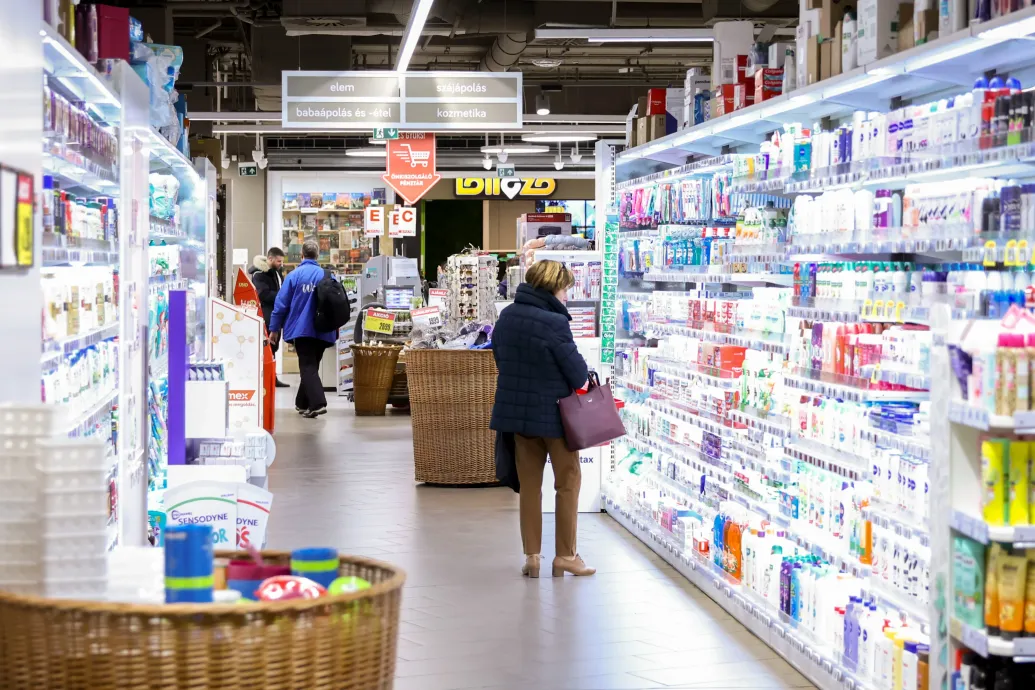 A vártnál gyorsabban nőtt a boltok forgalma januárban, az internetes rendelések javítják az átlagot