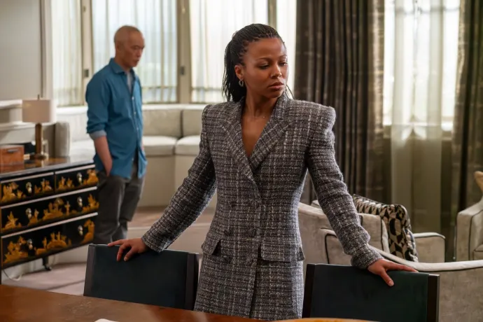 Ken Leung és Myha’la – Fotó: Simon Ridgway / HBO 