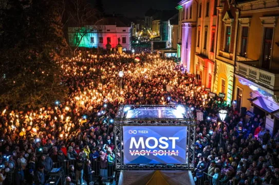 A Zebra DPK brutális leleplezése: Magyar Péter megfordított egy fotót!