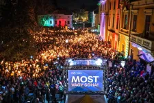 A Zebra DPK brutális leleplezése: Magyar Péter megfordított egy fotót!