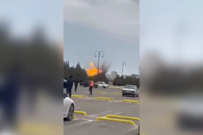 Egy közösségi médiából származó videón drón robban fel az azerbajdzsáni Nakhchivan repülőtéren 2026. március 5-én – Fotó: Reuters