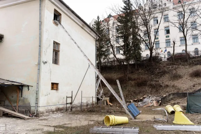 Bontani kezdték a Tamási bentlakásának leomlott szárnyát, közel kétmillió eurós magyar támogatásból épülhet újjá