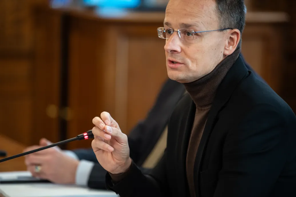 Ukrajna bekérette Magyarország kijevi nagykövetségének ügyvivőjét, Szijjártó szerint elgurult a gyógyszerük