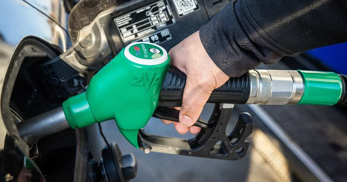 Pénteken megint drágul az üzemanyag, a gázolaj 15 forinttal