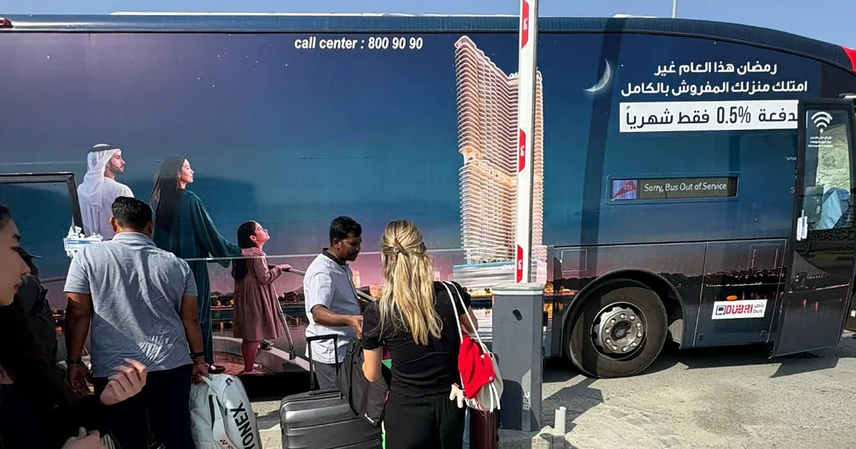 Autózás az ománi határra, buszos araszolás, végül a taxiban Korda György dala – így jutott haza Dubajban rekedt olvasónk