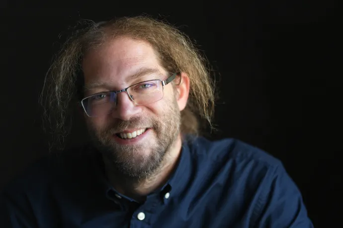 Varró Dániel versíró játékánál nincs jobb dolog most a Facebookon