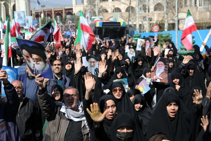 Irániak ezrei tüntettek Amerika és Izrael ellen a pénteki ima után – Fotó: Fatemeh Bahrami / AFP 