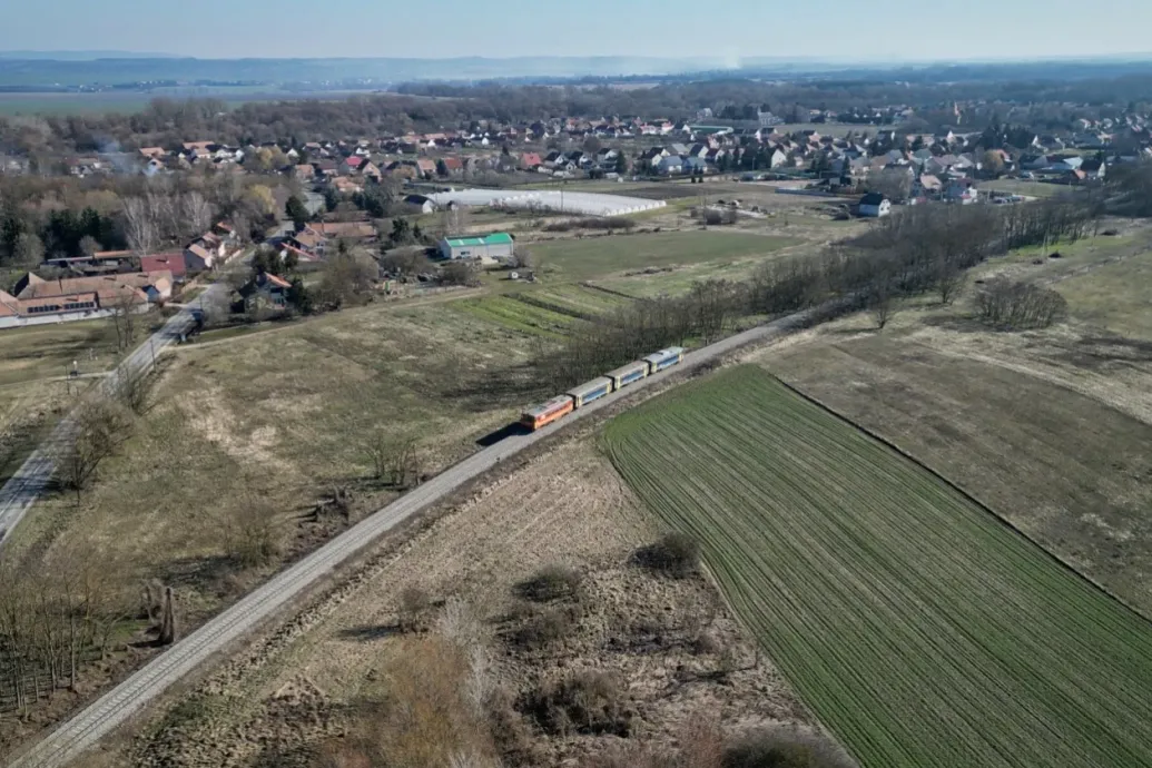 Hat hónappal a kisiklás után, újra el lehet jutni vonattal Vácról Balassagyarmatra