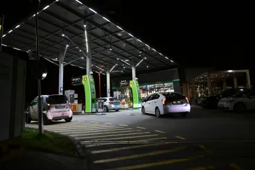 Nagyon feszített a helyzet, de pánikra egyelőre nincs ok a magyar üzemanyagpiacon – csak az állam maradjon távol