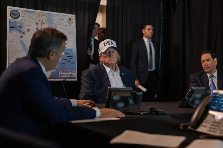 Egy héttel a háború kezdete után Trump még súlyosabb csapásokat lengetett be