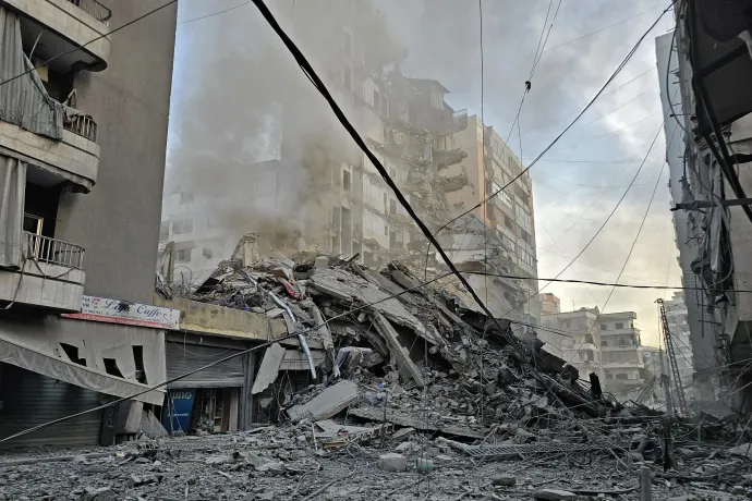 Rakétatalálat ért egy épületet Bejrútban – fotó: AFP