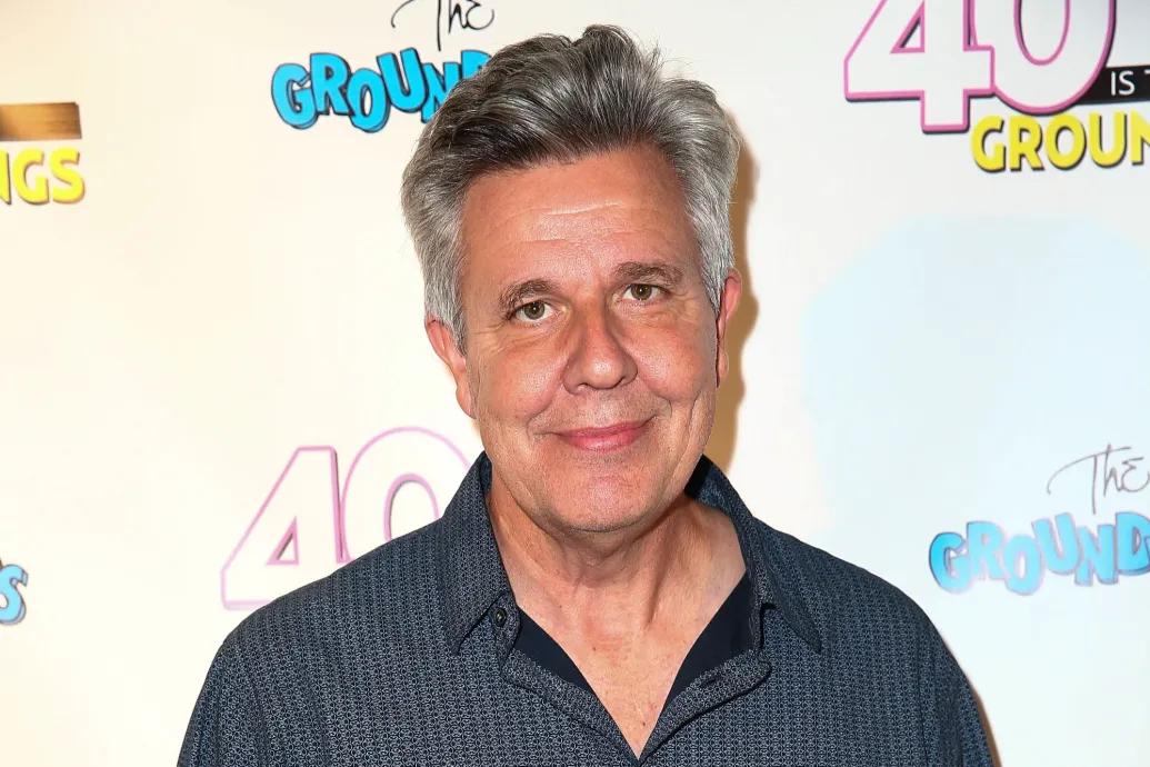 Meghalt Stephen Hibbert, a Ponyvaregény Bénája