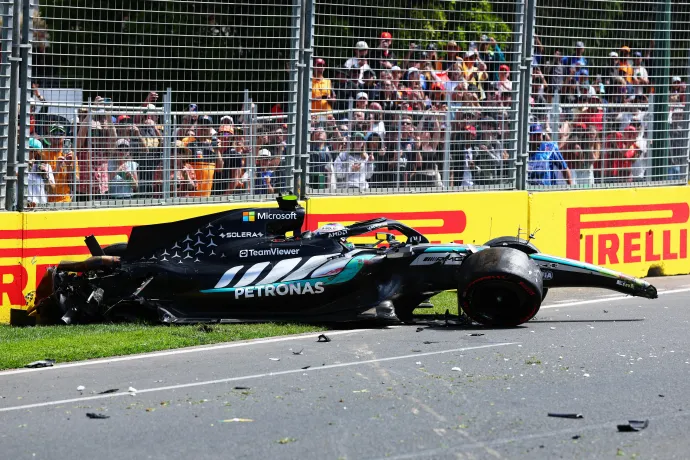 Kimi Antonelli és Max Verstappen balesetei az Ausztrál Nagydíj harmadik szabadedzésén, illetve az időmérőjén – Fotó: Mark Thompson / Getty Images és Paul Crock / AFP