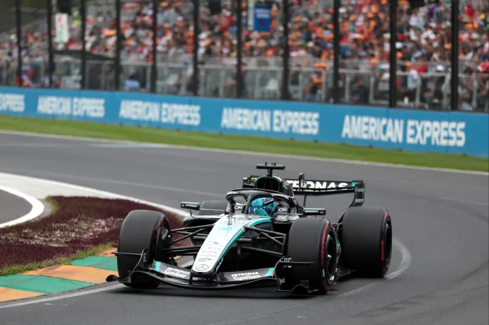 Brutális Mercedes-fölénnyel indult az új F1-korszak, Verstappen hibázott, csak a 20.