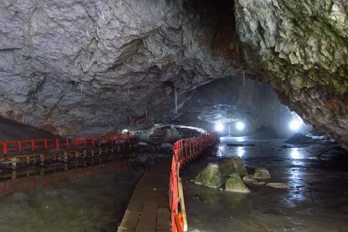 Már az antibiotikumok előtt létezett a rezisztencia: az Aranyosfői-jégbarlang kutatója részletezte az ötezer éves lelet jelentőségét