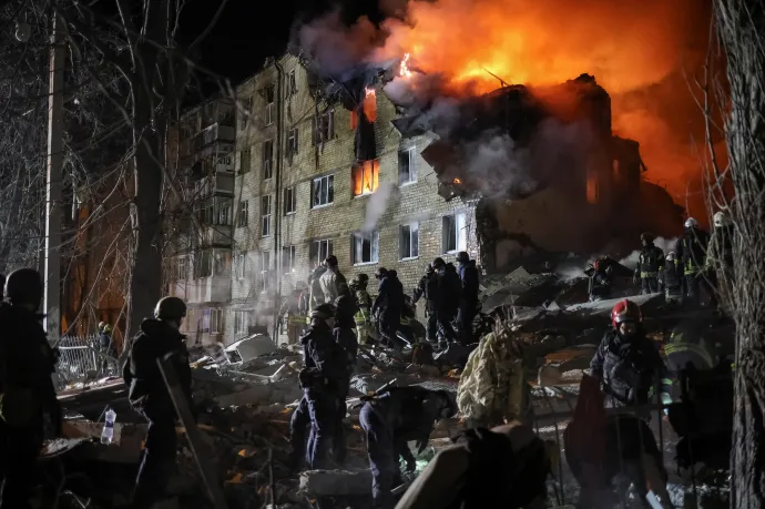 Tizenegy halottja van egy harkivi lakóházat ért orosz támadásnak