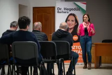 Elmentünk a fideszes jelölt fórumára, hogy meghallgassuk a háborús paráztatást, de csalódnunk kellett