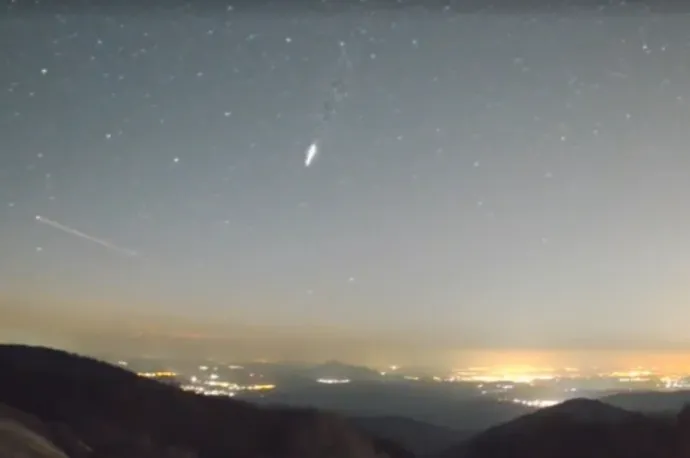 Izzó tűzgömb suhant át az égen Magyarország fölött